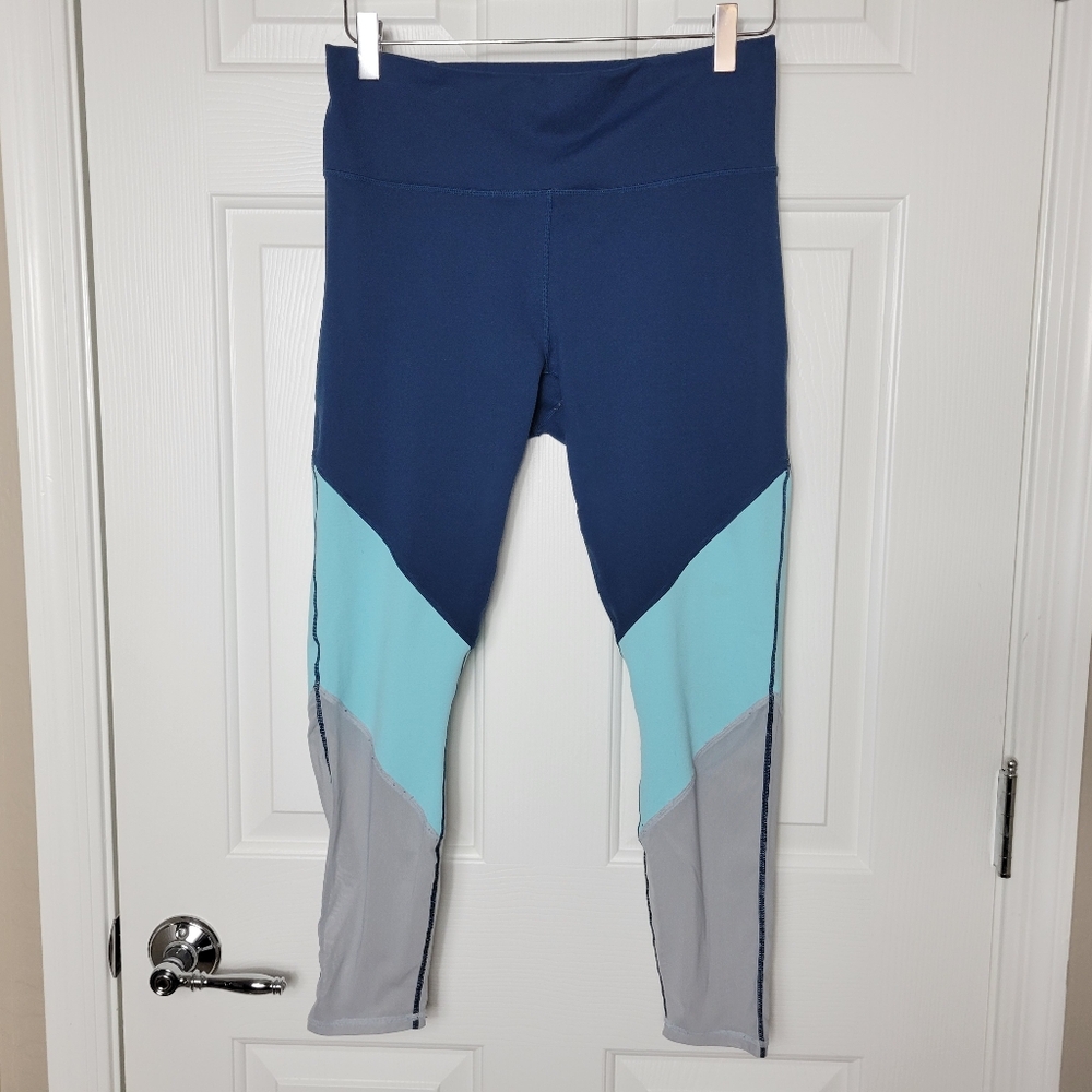 Fabletics Women's Large Colorblock Cropped Athletic Leggings